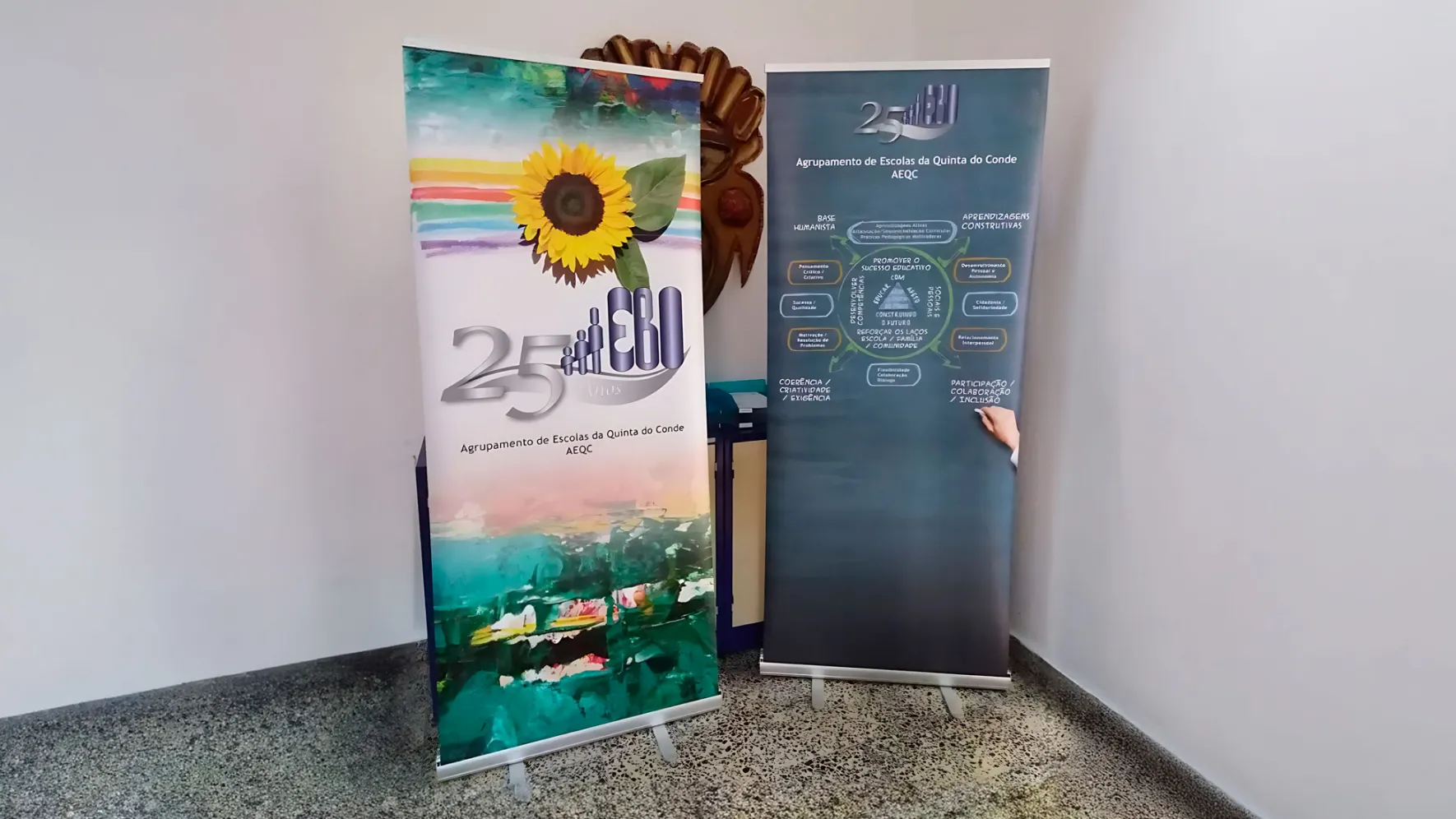 Roll-ups personalizados com design e logótipo para eventos e stands